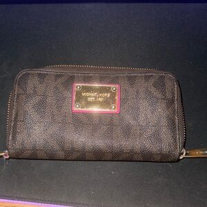 Michael kors Wristlet.